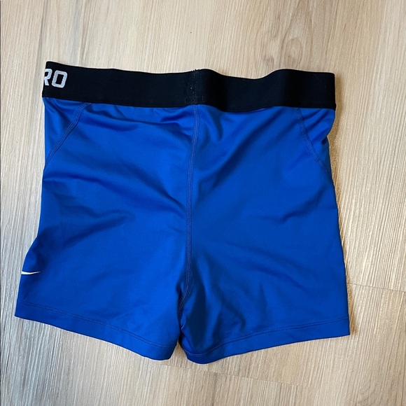 Nike Women’s Blue Compression Training Shorts Size M - Picture 3 of 5
